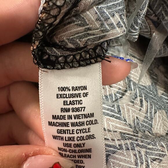 A.N.A Women's V Neck Long Sleeve Blouse Size XL In Betty Floral - Picture 8 of 9